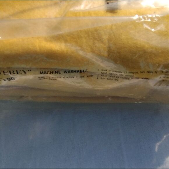 NOS Vintage Beacon Harvest Gold Needlewoven Blanket - Picture 4 of 5